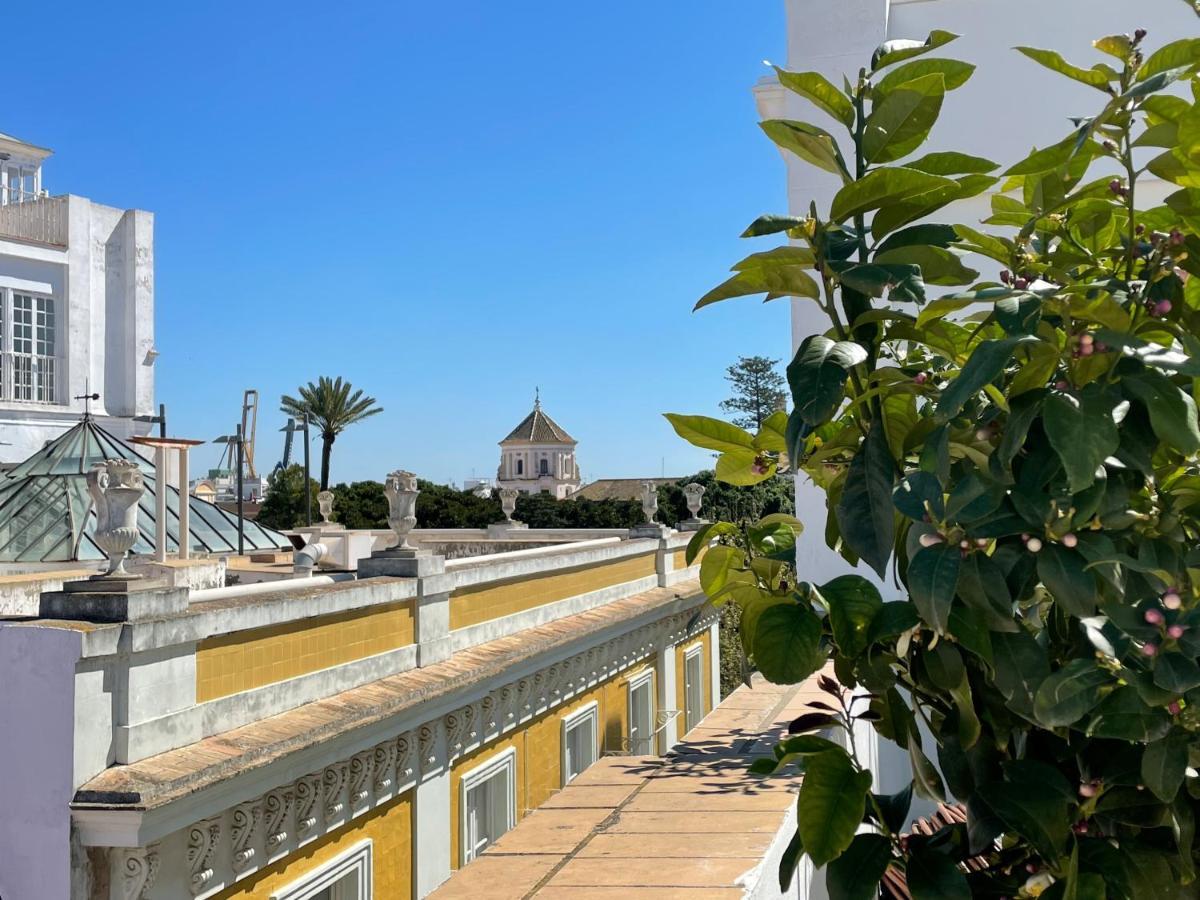 Plaza Mina Suites - Adults Recommended By Luxury Suites Cádiz Buitenkant foto View of the University of Seville