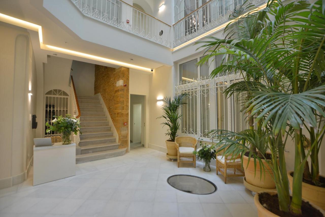 Plaza Mina Suites - Adults Recommended By Luxury Suites Cádiz Buitenkant foto Interior of the hotel