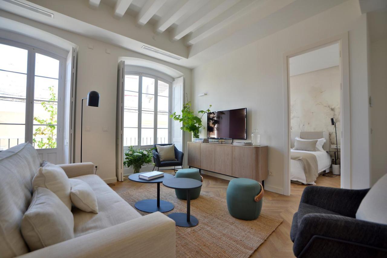 Plaza Mina Suites - Adults Recommended By Luxury Suites Cádiz Buitenkant foto A living room in Barcelona, Spain