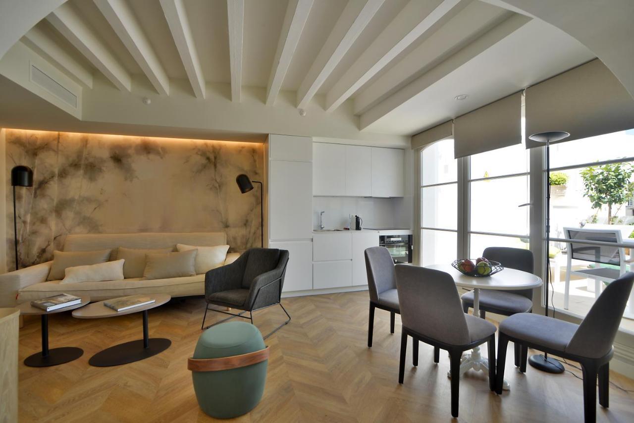 Plaza Mina Suites - Adults Recommended By Luxury Suites Cádiz Buitenkant foto Interior of the Embassy of Greece in Berlin