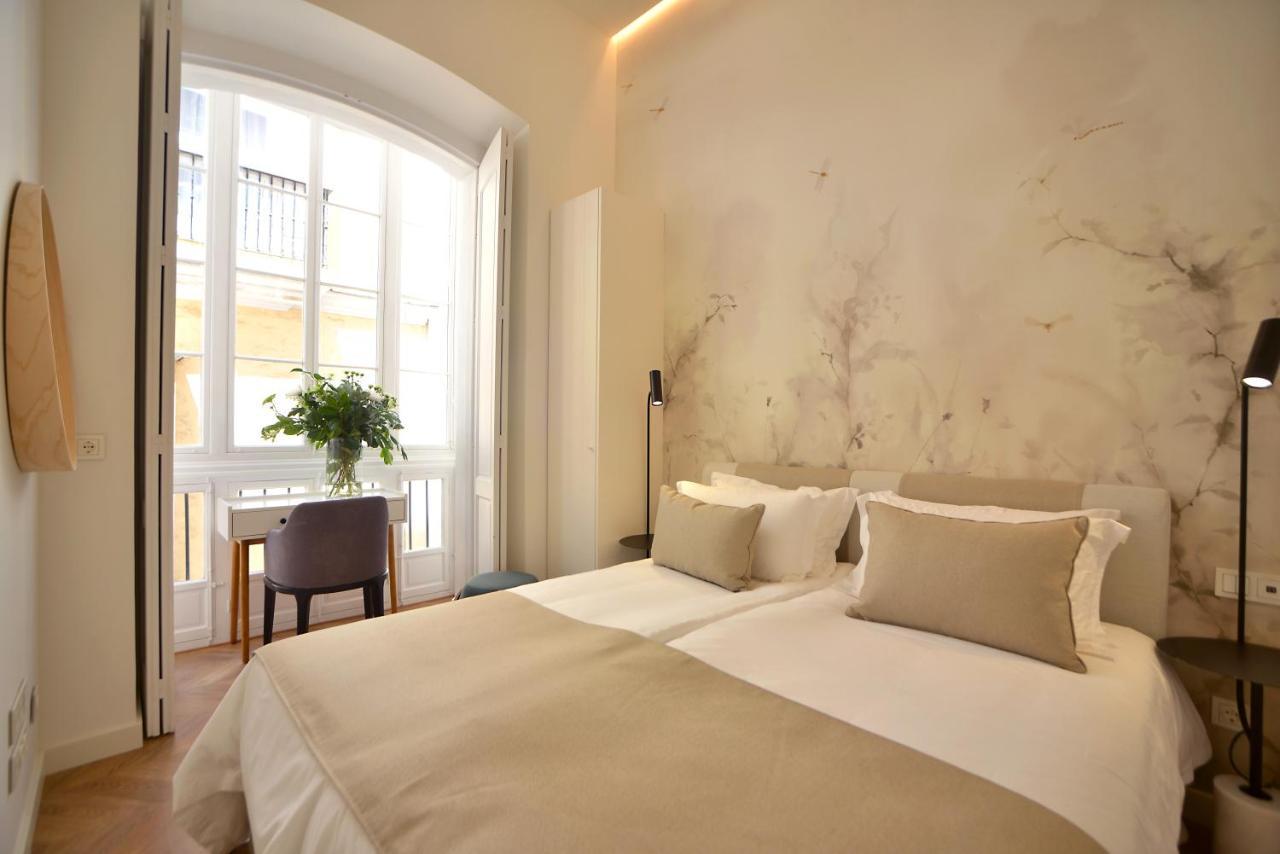 Plaza Mina Suites - Adults Recommended By Luxury Suites Cádiz Buitenkant foto A room at Hotel 1888