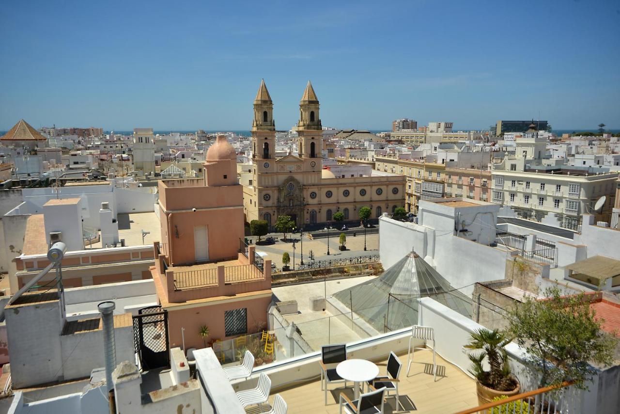 Plaza Mina Suites - Adults Recommended By Luxury Suites Cádiz Buitenkant foto View of the city of Badalona.