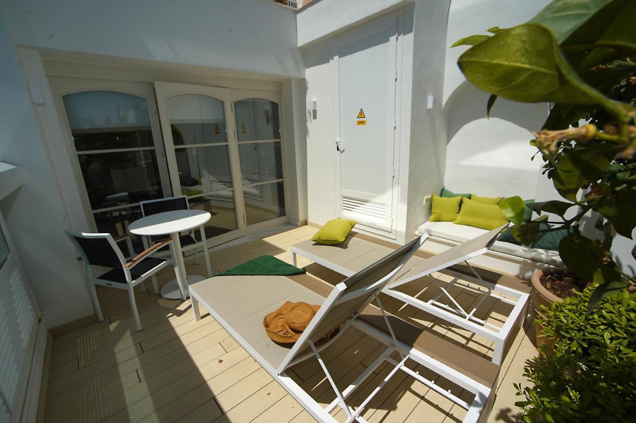 Plaza Mina Suites - Adults Recommended By Luxury Suites Cádiz Buitenkant foto A patio