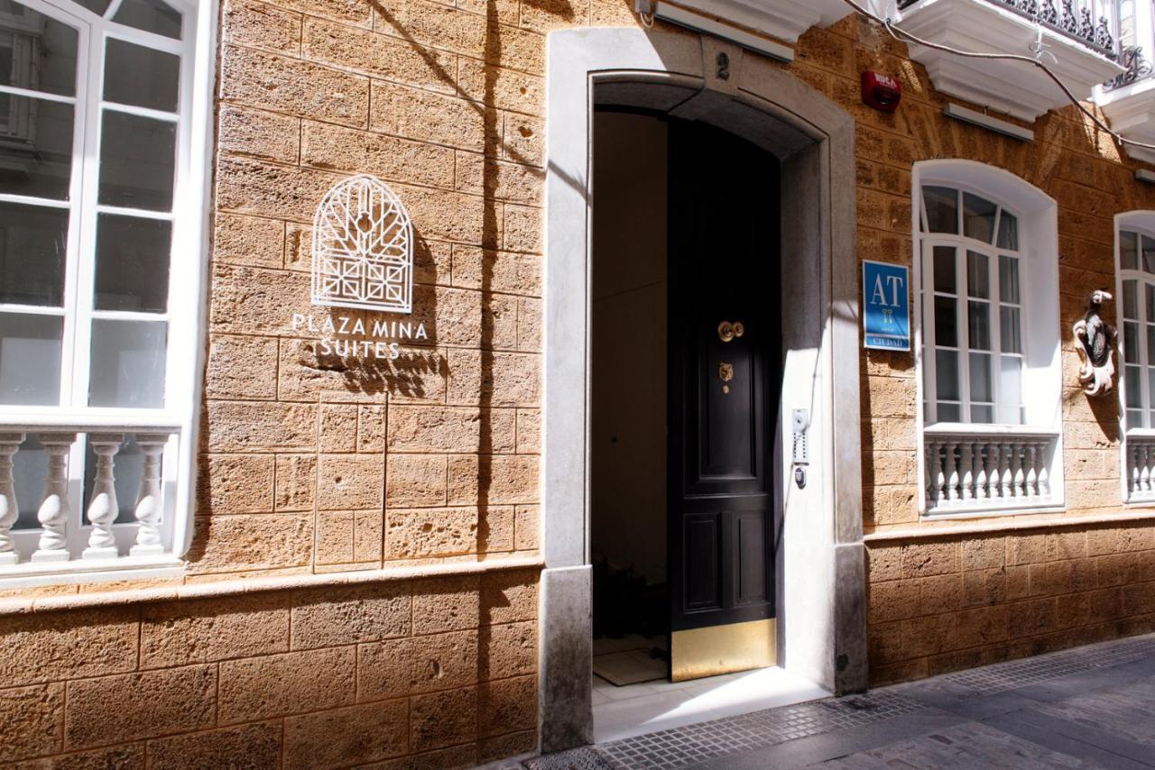 Plaza Mina Suites - Adults Recommended By Luxury Suites Cádiz Buitenkant foto The entrance of the hotel