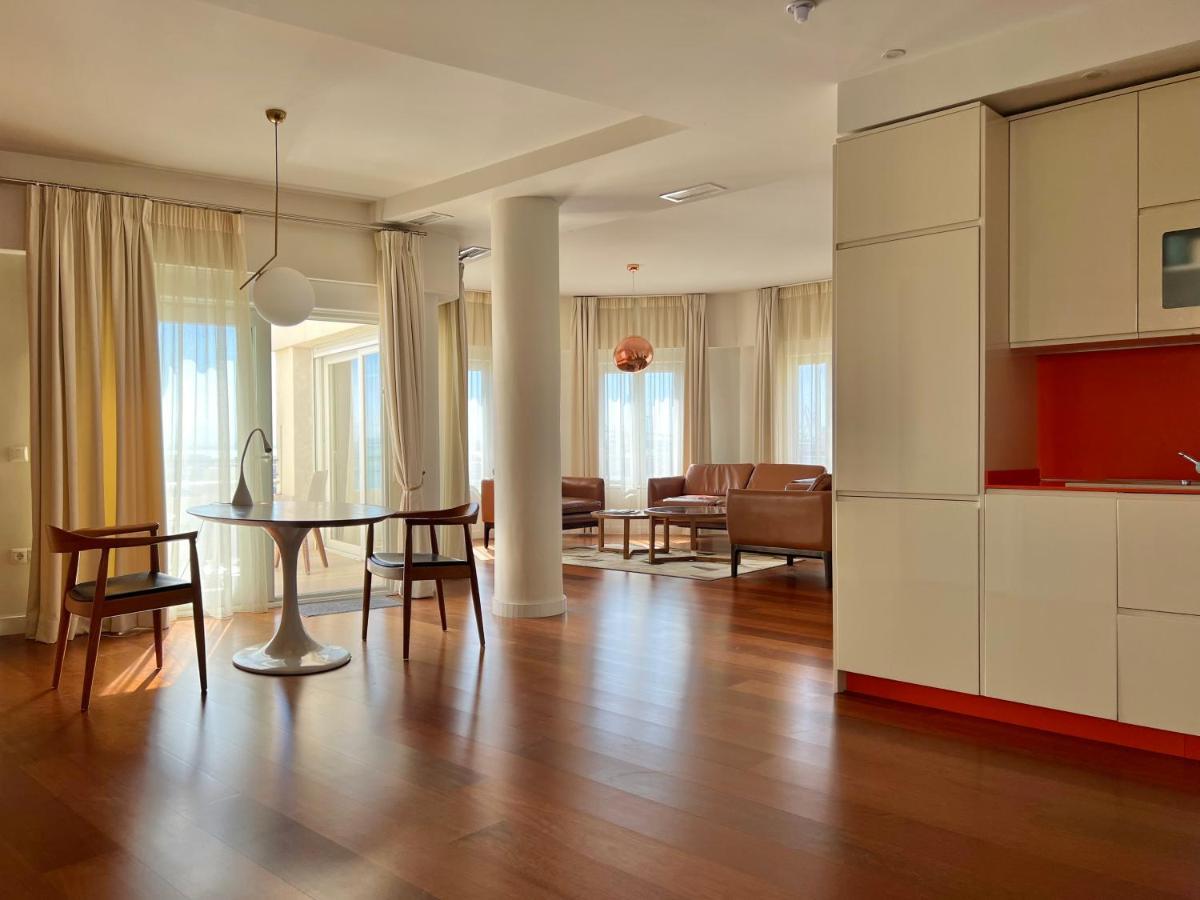 Plaza Mina Suites - Adults Recommended By Luxury Suites Cádiz Buitenkant foto A typical apartment