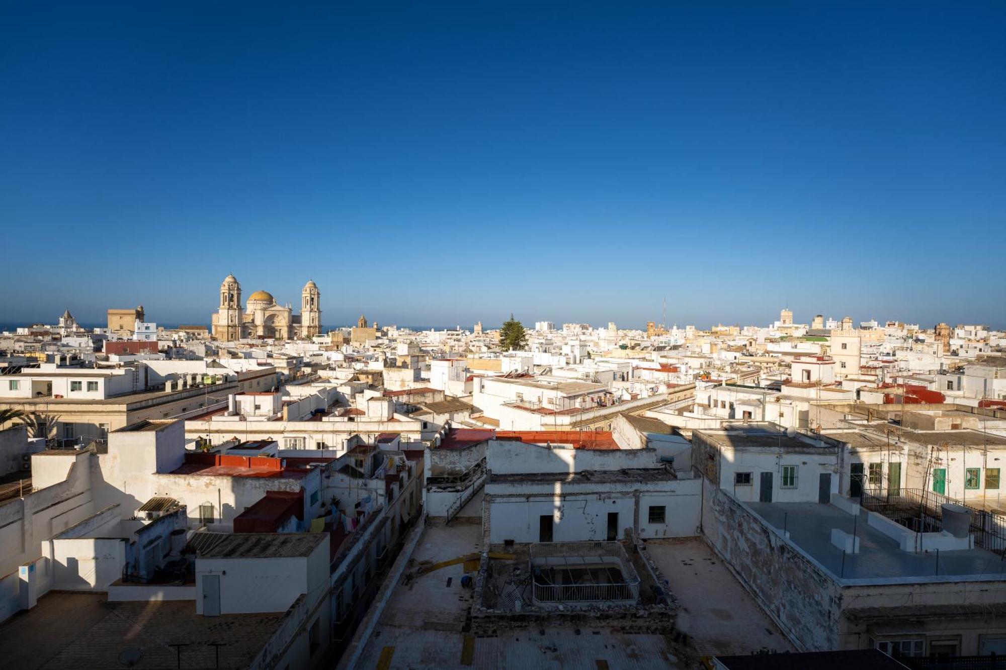 Plaza Mina Suites - Adults Recommended By Luxury Suites Cádiz Buitenkant foto View of the city of Seville