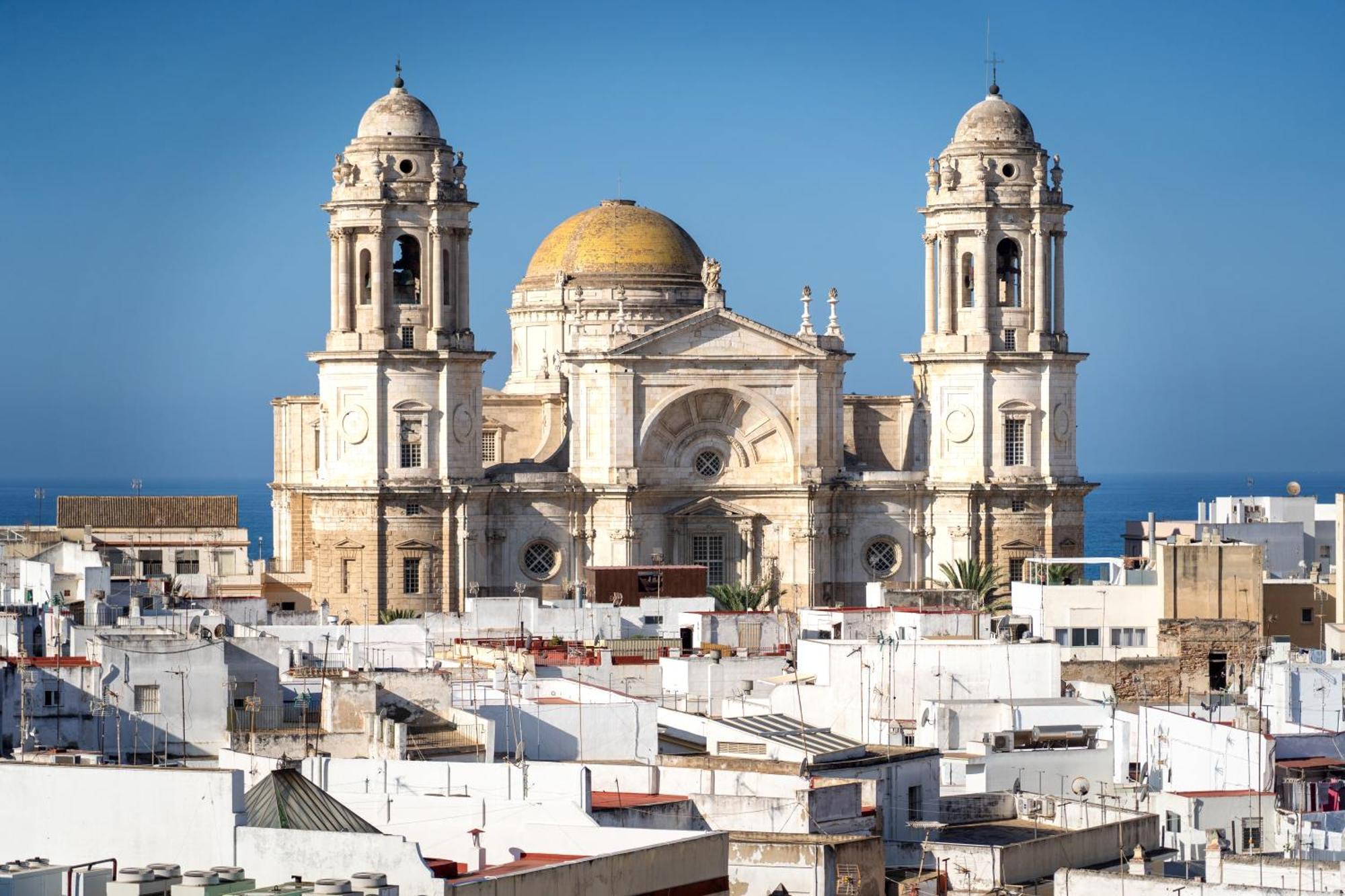 Plaza Mina Suites - Adults Recommended By Luxury Suites Cádiz Buitenkant foto Cádiz Cathedral