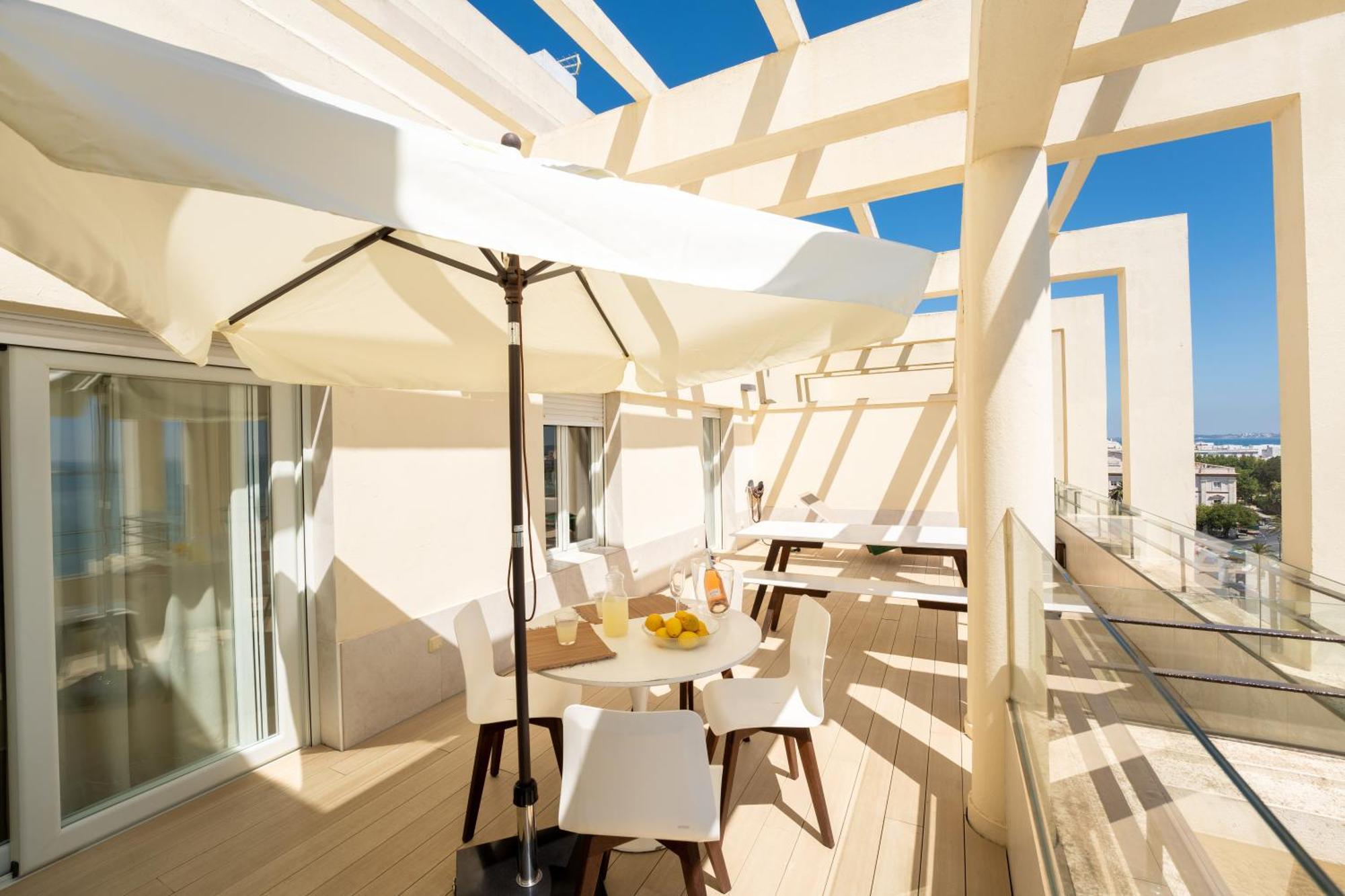 Plaza Mina Suites - Adults Recommended By Luxury Suites Cádiz Buitenkant foto A balcony