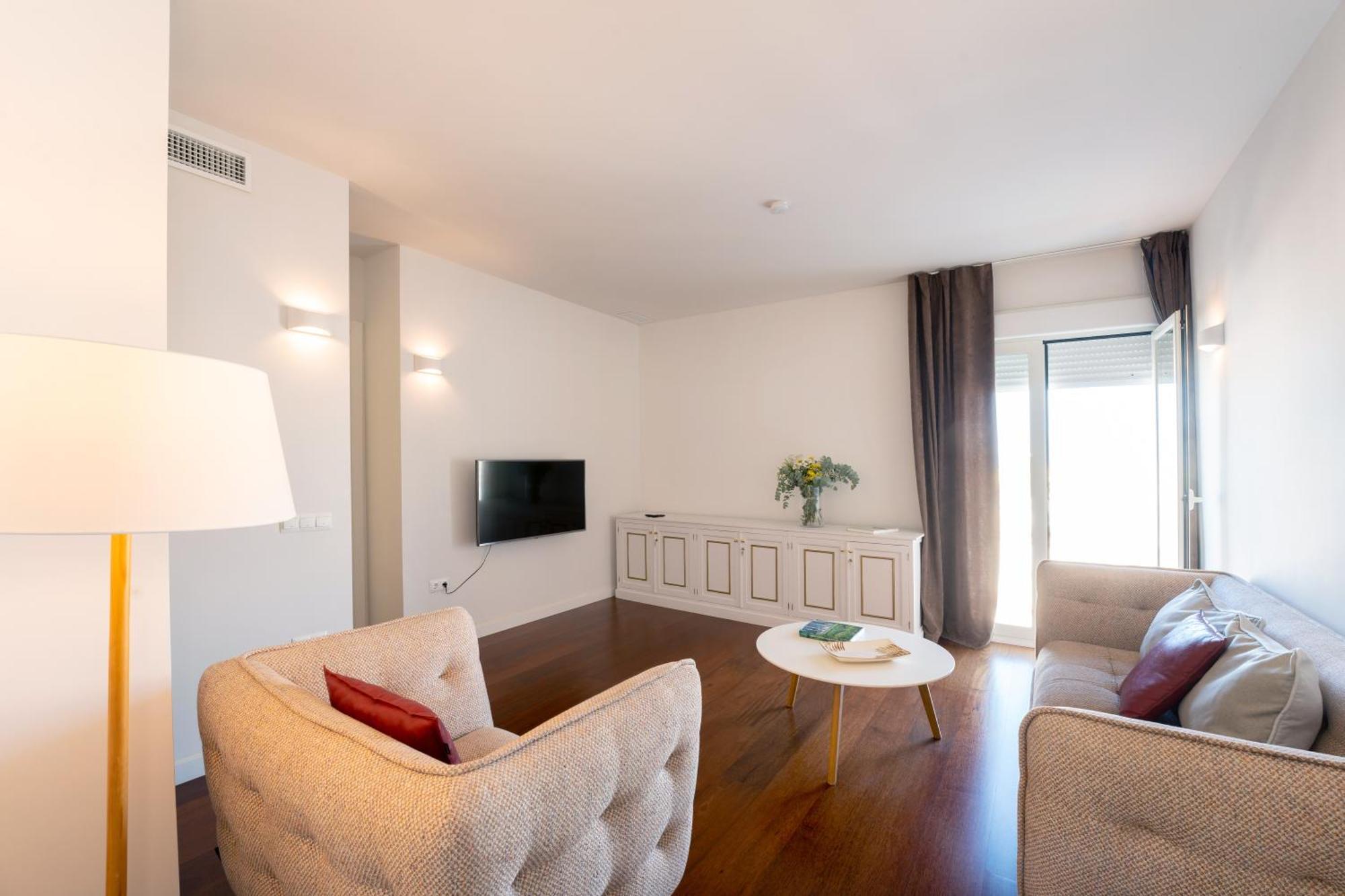 Plaza Mina Suites - Adults Recommended By Luxury Suites Cádiz Buitenkant foto A living room