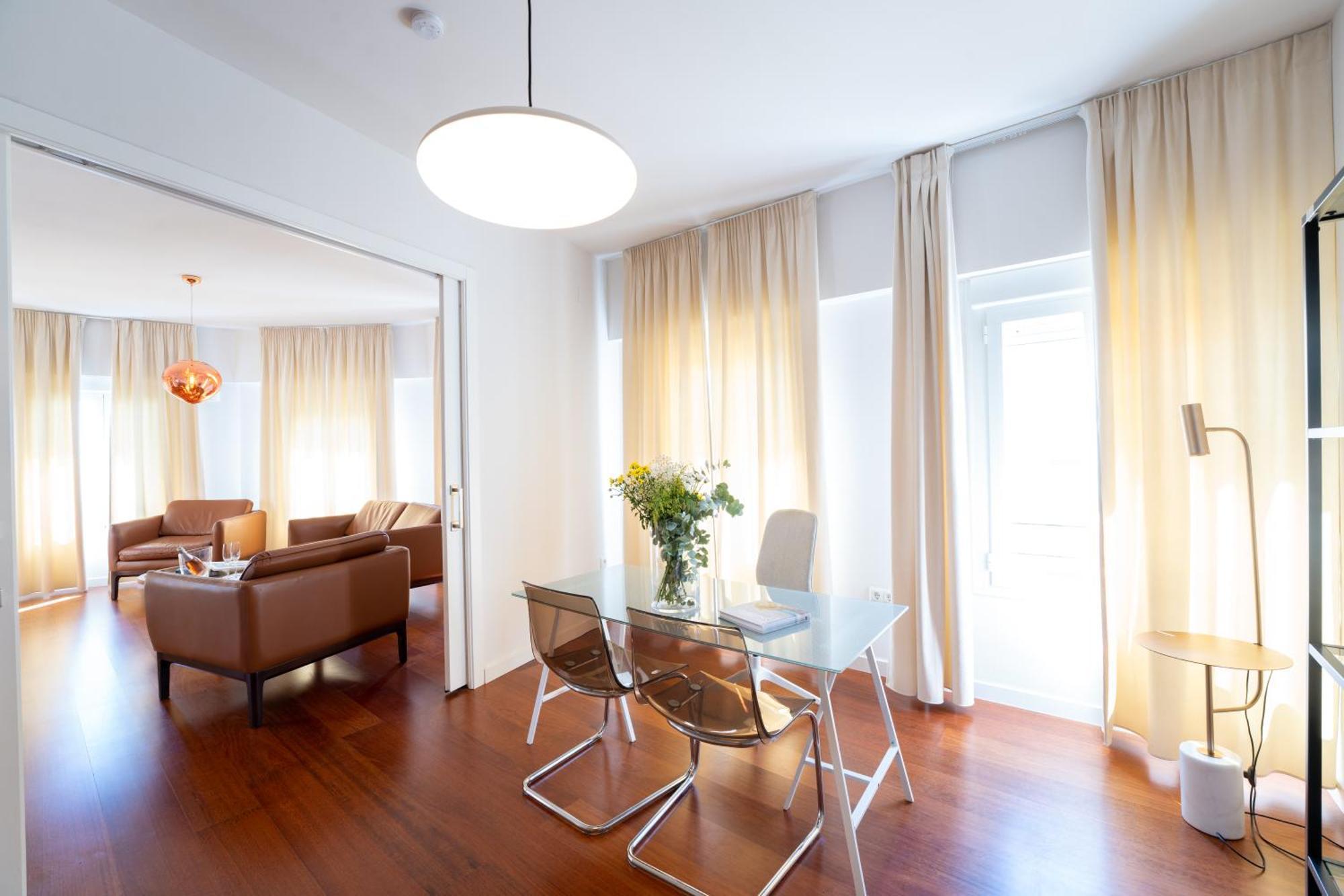 Plaza Mina Suites - Adults Recommended By Luxury Suites Cádiz Buitenkant foto A modern apartment