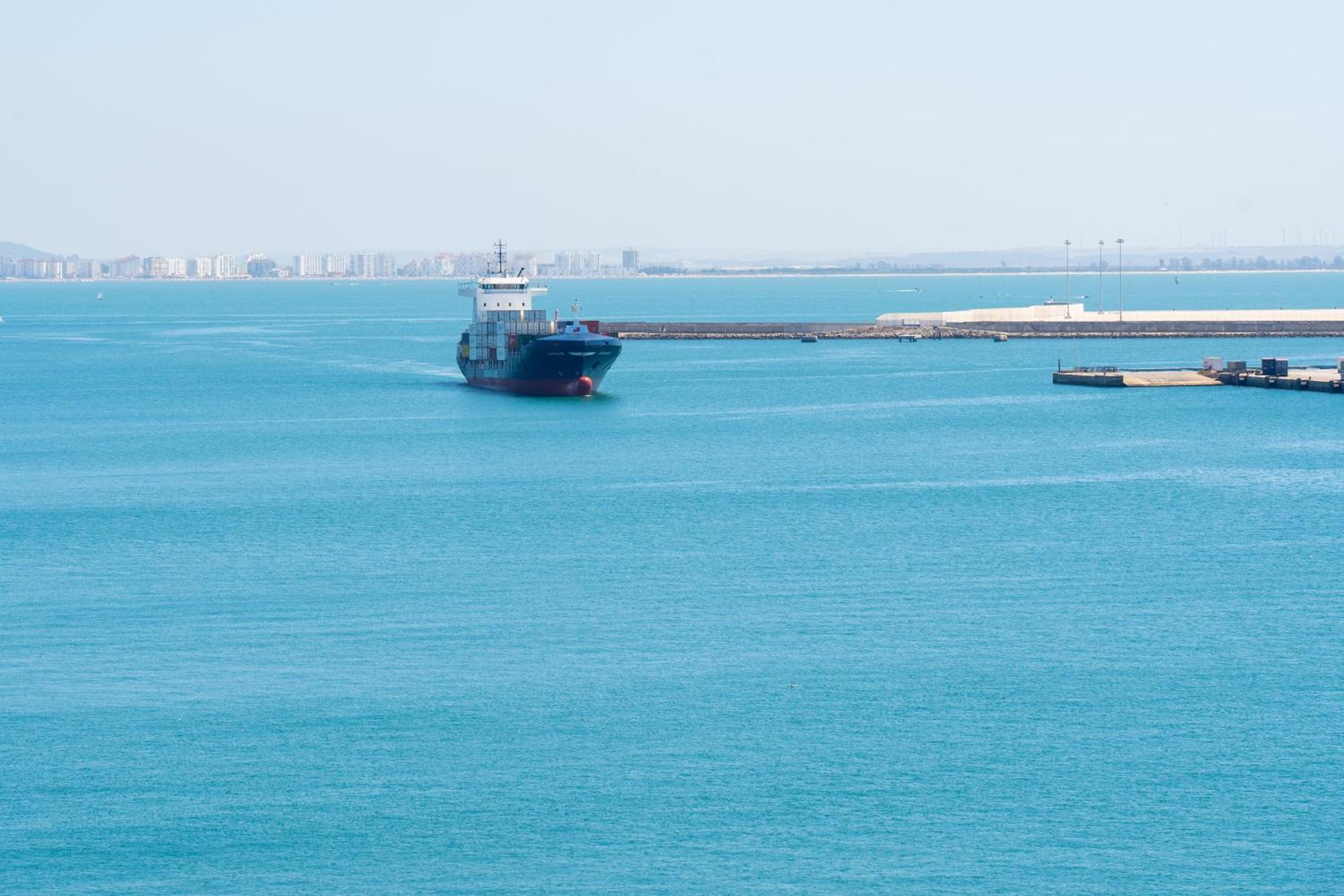 Plaza Mina Suites - Adults Recommended By Luxury Suites Cádiz Buitenkant foto The Port of Umm Qasr