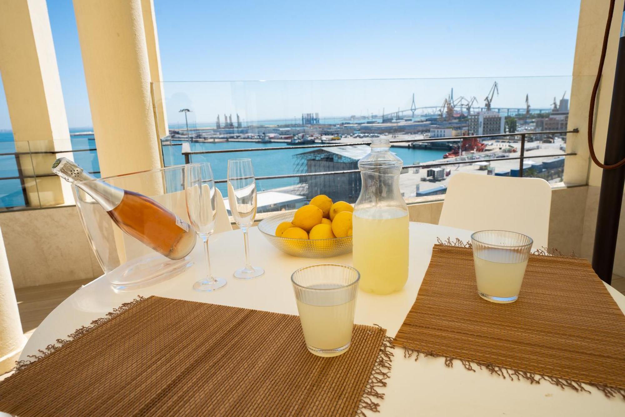 Plaza Mina Suites - Adults Recommended By Luxury Suites Cádiz Buitenkant foto Limoncello