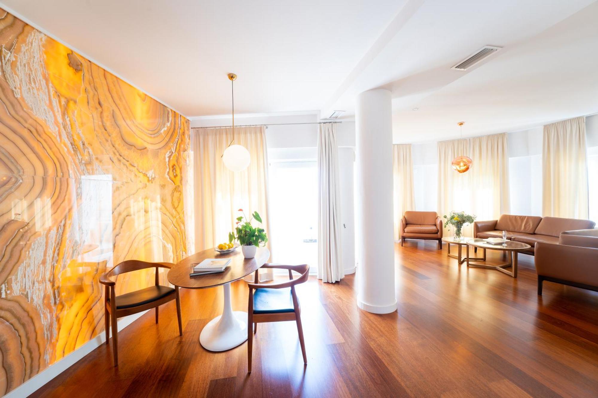 Plaza Mina Suites - Adults Recommended By Luxury Suites Cádiz Buitenkant foto A suite at the Hotel Axelmannstein