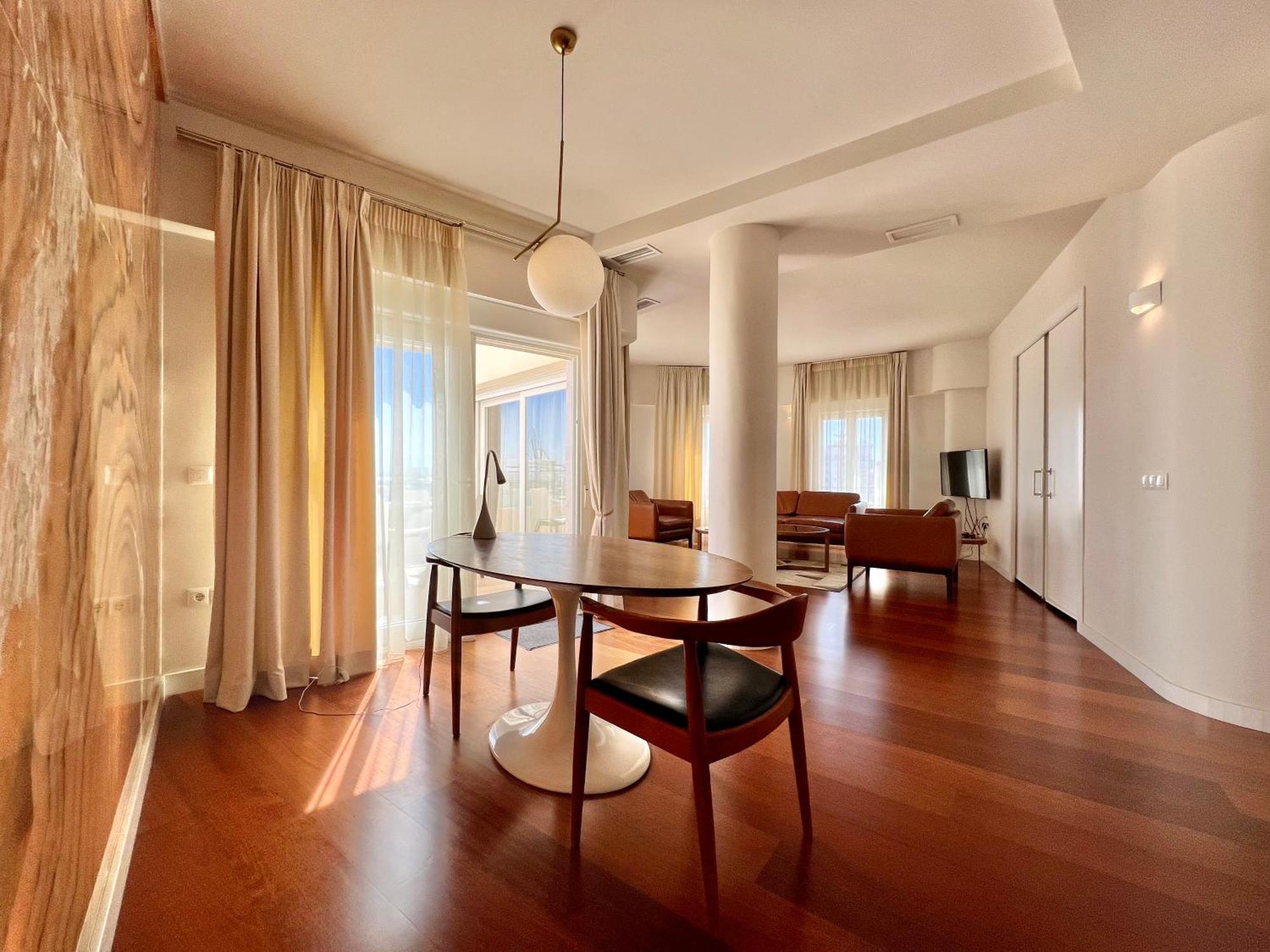 Plaza Mina Suites - Adults Recommended By Luxury Suites Cádiz Buitenkant foto A suite at the hotel